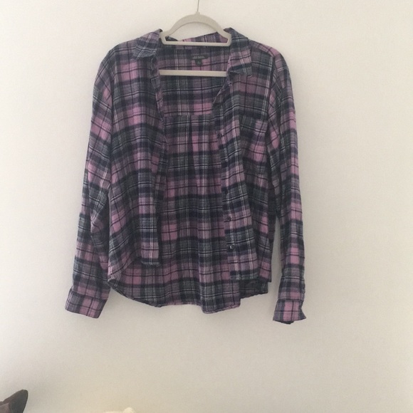 Women's Plaid Shirt - Picture 3 of 7